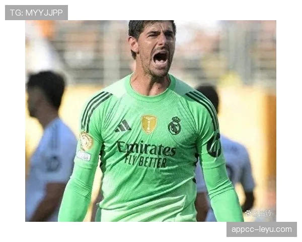 库尔图瓦展现传球神技 助力球队掌控比赛节奏