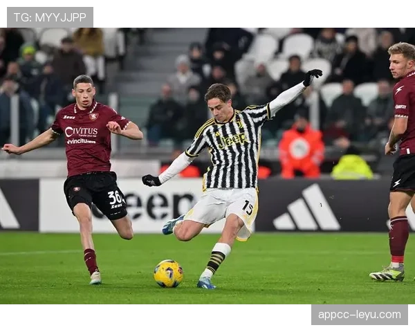 诺伊尔神勇发挥力挽狂澜，助球队逆转取胜状态回升