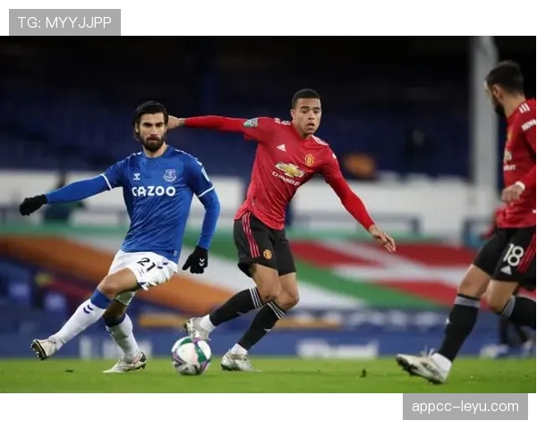 拉菲尼亚与俱乐部展开加薪谈判，续约前景成焦点