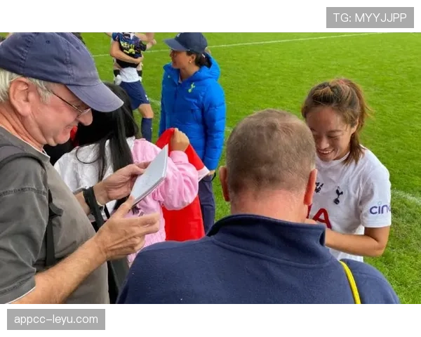 热刺球迷集体抗议 班底状态回暖呼声高涨