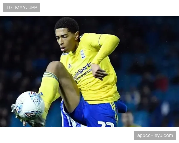 贝林厄姆位置偏前对中场衔接的影响分析