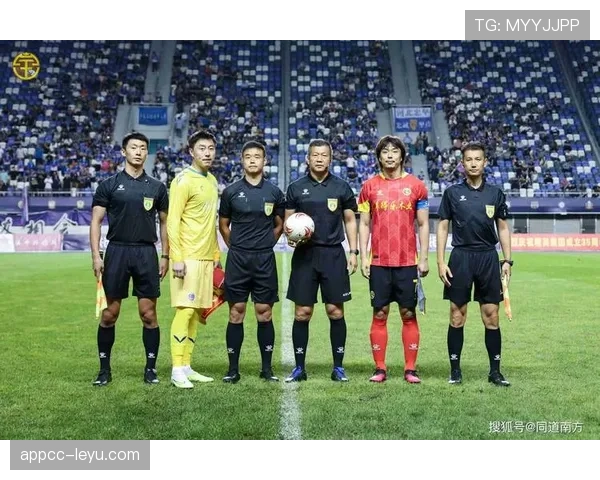 张帅打比赛的时候一丝不苟，下场随便到家，感觉俩人不是一个人