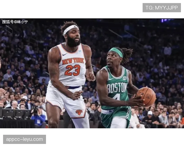 肯扬·马丁利用强硬内线防守拉开禁区空间提升球队防守效率