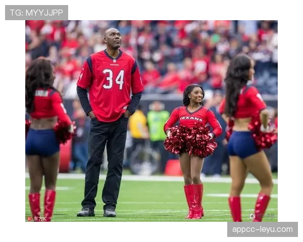 西蒙·拜尔斯发张照片，我盯着她那件运动衣的价格怀疑人生